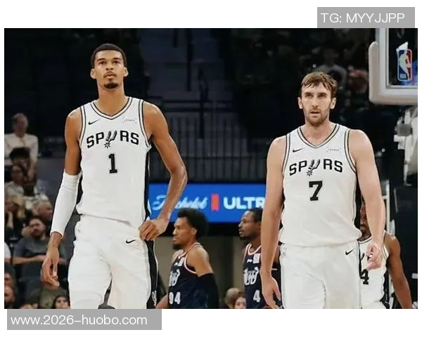 哈珀赞文班亚马全能表现其打法时而似控卫展现多面才华